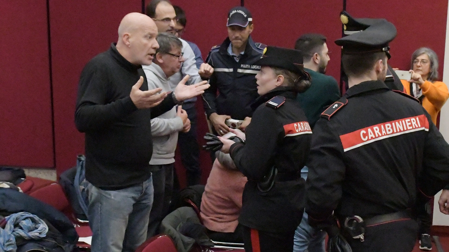 Un concitato momento del consiglio comunale sullo stadio del Milan