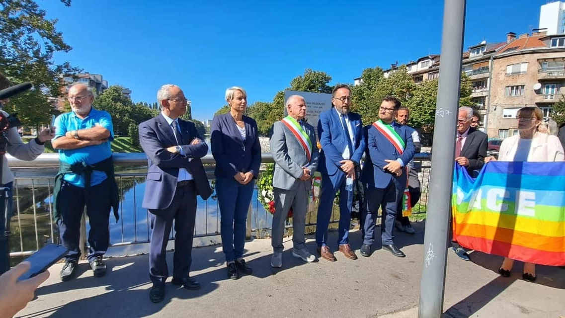 Un momento della cerimonia questa mattina a Sarajevo Un momento della cerimonia questa mattina a Sarajevo