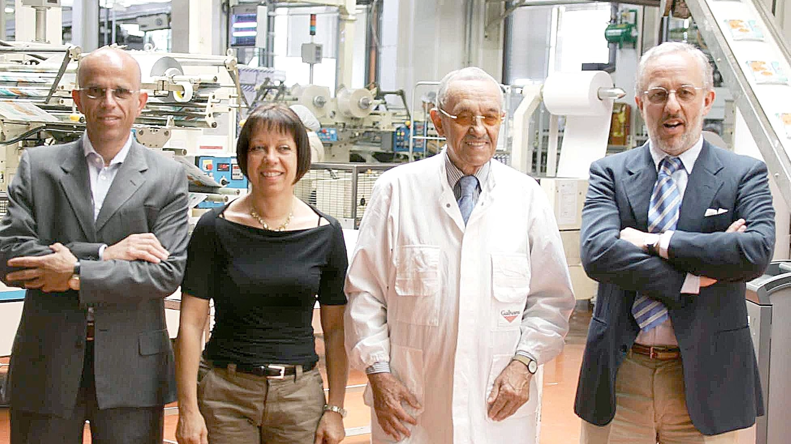 Mario Galbusera coi tre figli nella fabbrica di famiglia di Cosio Valtellino (Orlandi)