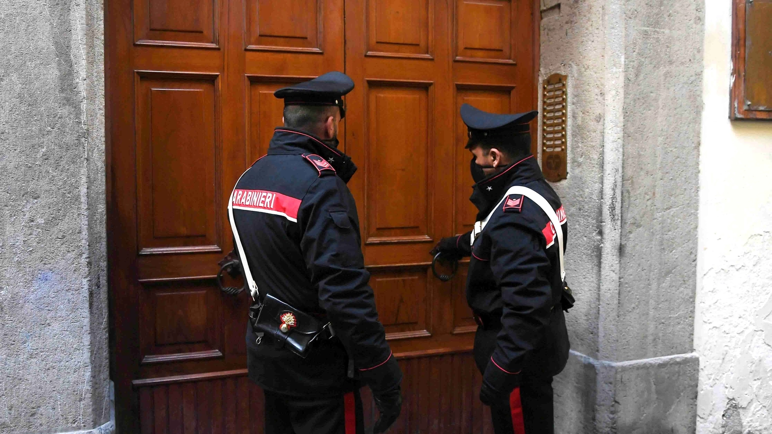Il giovane è stato arrestato dai carabinieri Il giovane è stato arrestato dai carabinieri