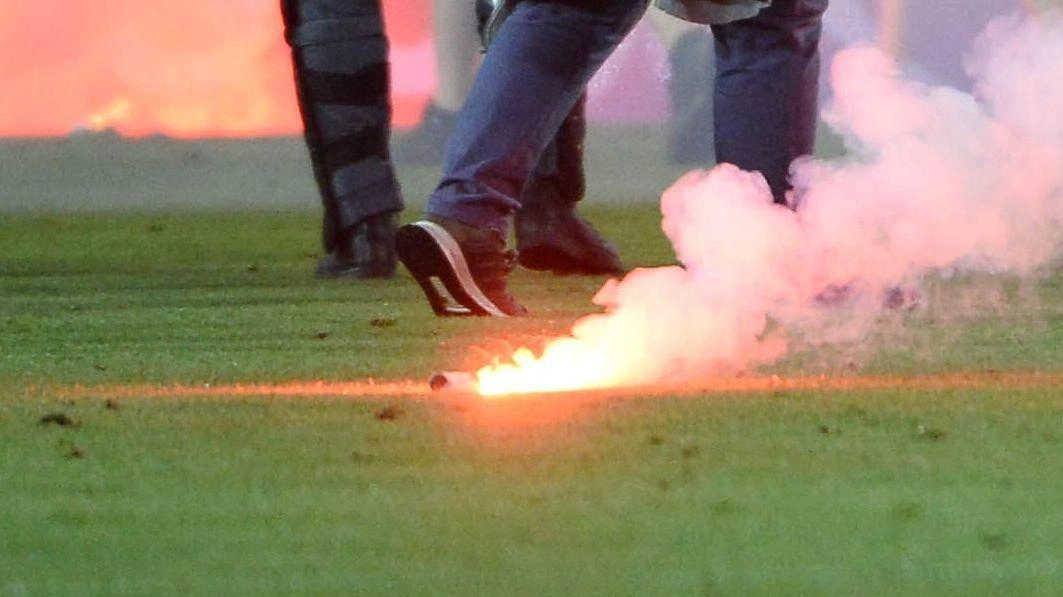 Scontri con i tifosi del Cosenza Dopo gli arresti scattano 75 Daspo Scontri con i tifosi del Cosenza Dopo gli arresti scattano 75 Daspo
