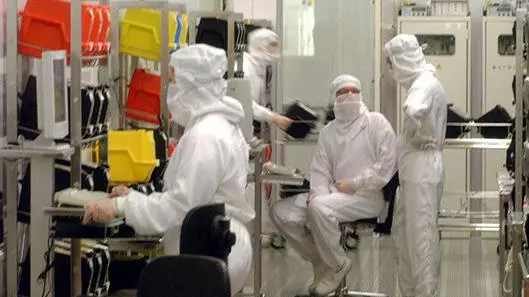 Prove di salvataggio Gli ingegneri licenziati dal colosso dei chip Regione “chiama“ la St Prove di salvataggio Gli ingegneri licenziati dal colosso dei chip Regione “chiama“ la St