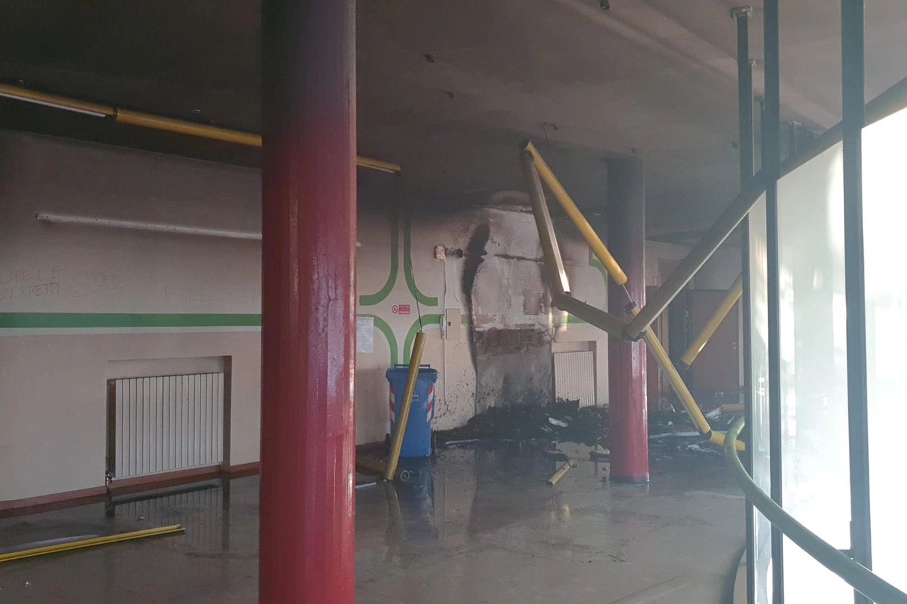 Incendio scuola primaria 'Leonardo da Vinci' di viale Risorgimento a Cellatica