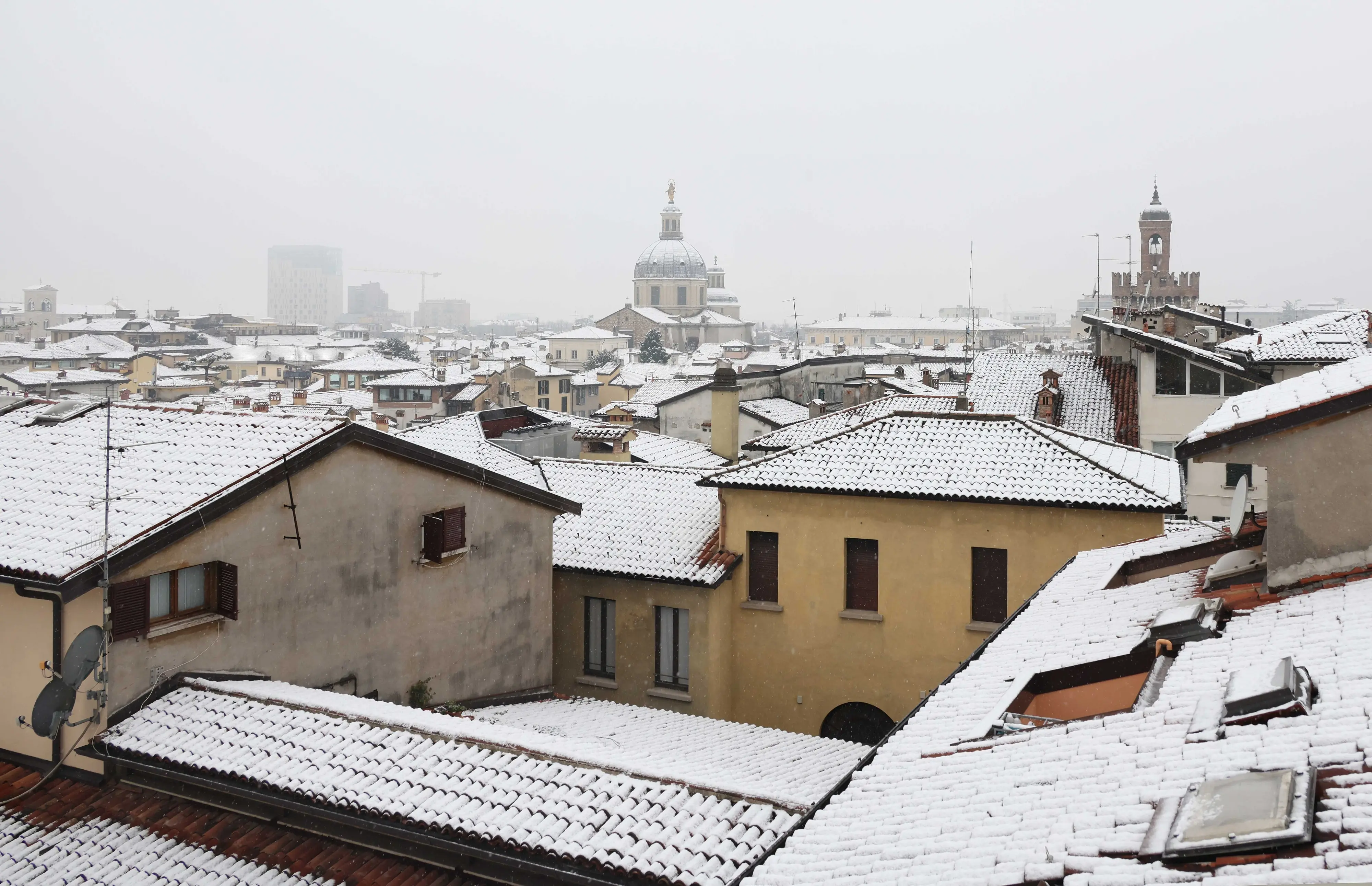 Meteo Lombardia: Capodanno con la neve. Precipitazioni anche in pianura