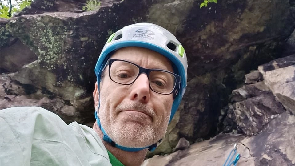 Luca Ducoli, esperto scalatore, aveva 54 anni. Era diventato nonno da pochi mesi
