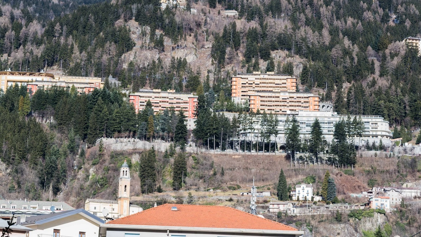 Una veduta dell'ospedale «Morelli» di Sondalo