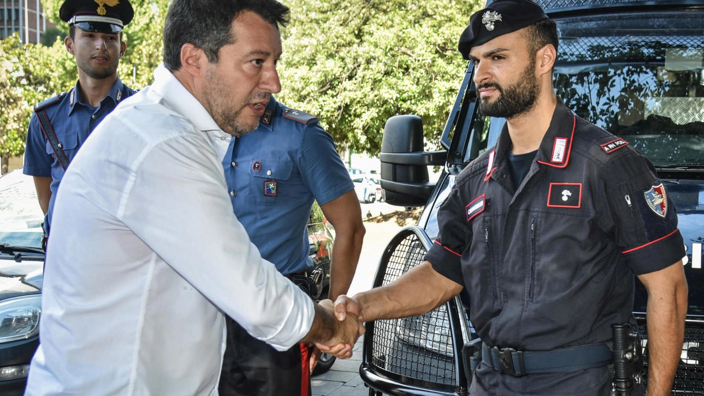 Matteo Salvini, 49 anni, ieri durante il sopralluogo alla Stazione Centrale di Milano