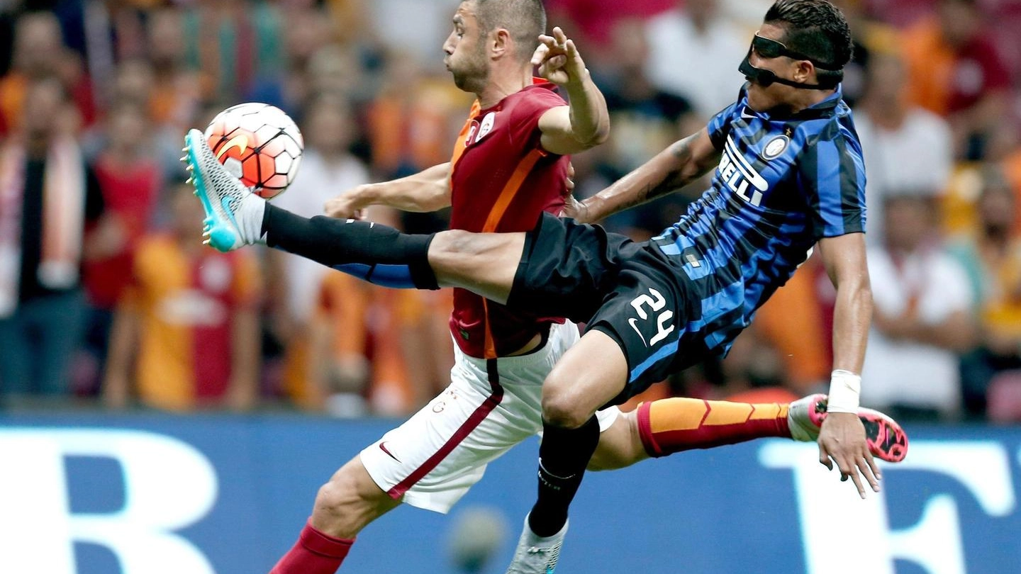  Burak Yilmaz e Jeson Murillo durante Galatasaray-Inter