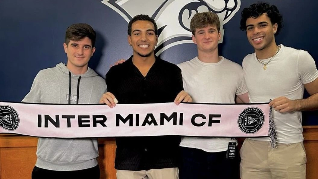 Yannick Bright, secondo da sinistra, con gli altri giocatori scelti dall'Inter Miami