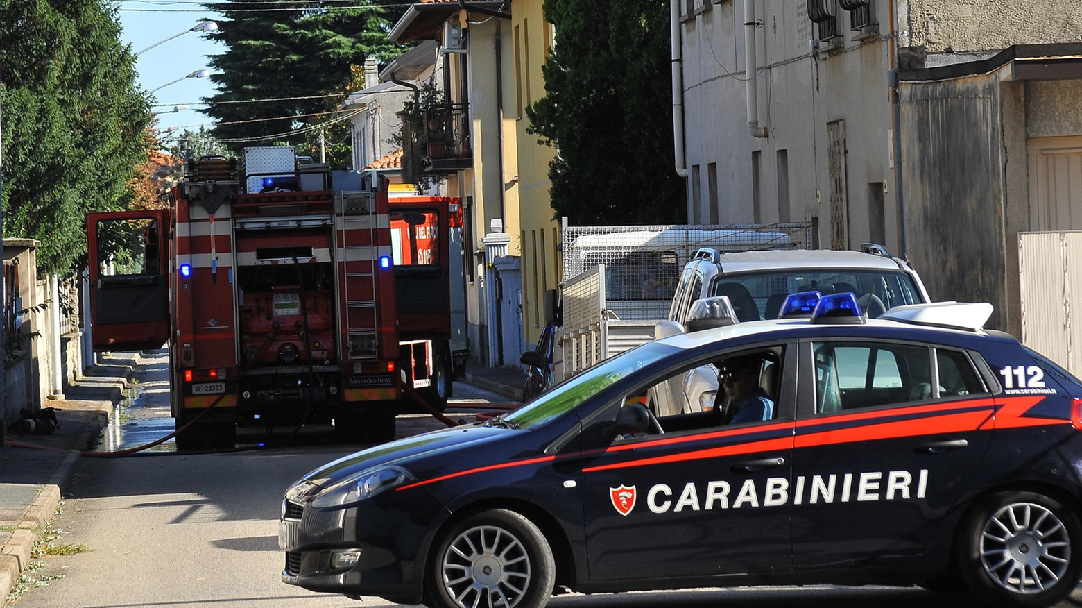 Soccorsi e carabinieri sul luogo dell'esplosione (StudioSally)