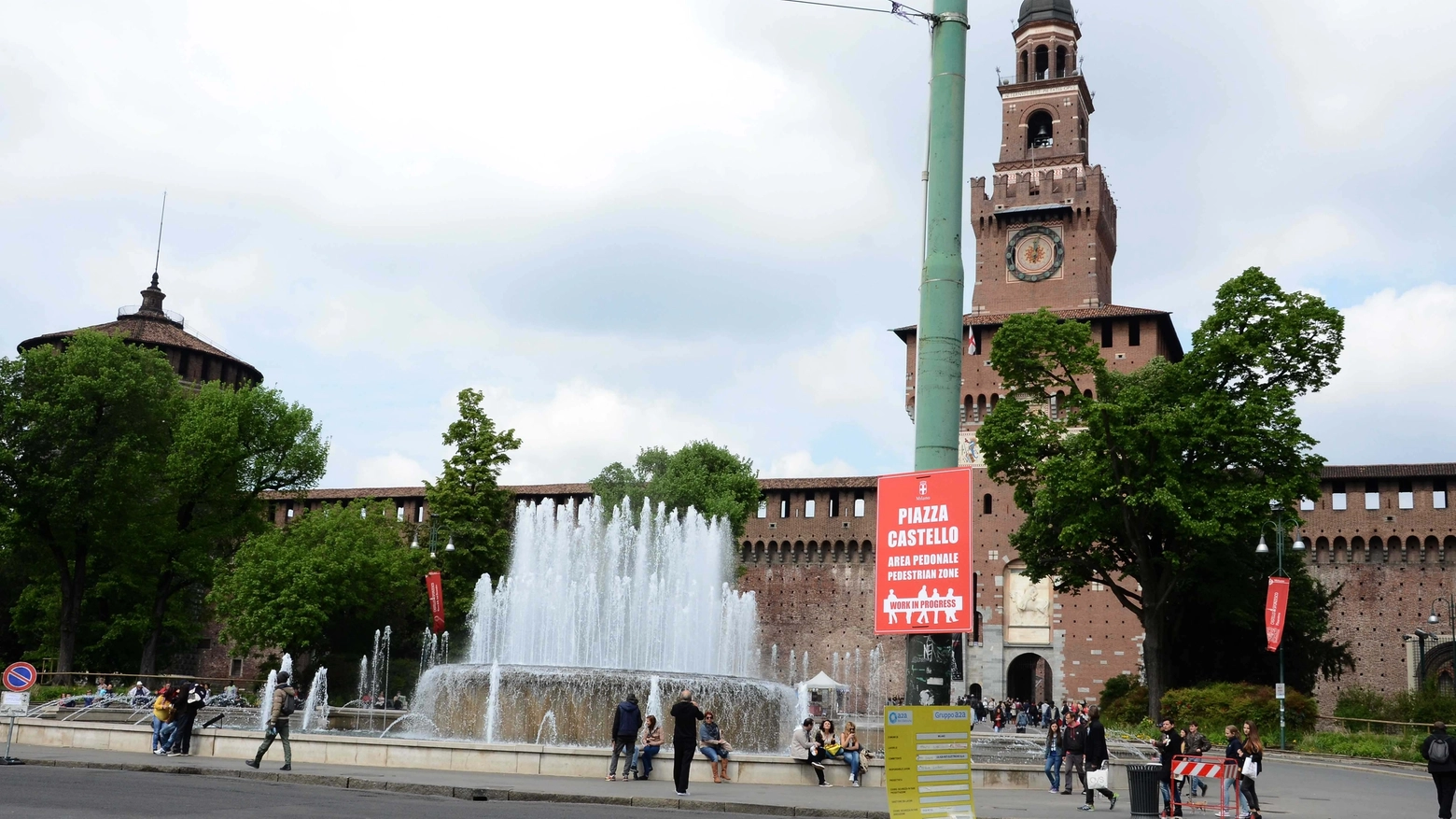La fontana di piazza Castello a Milano (Alive)