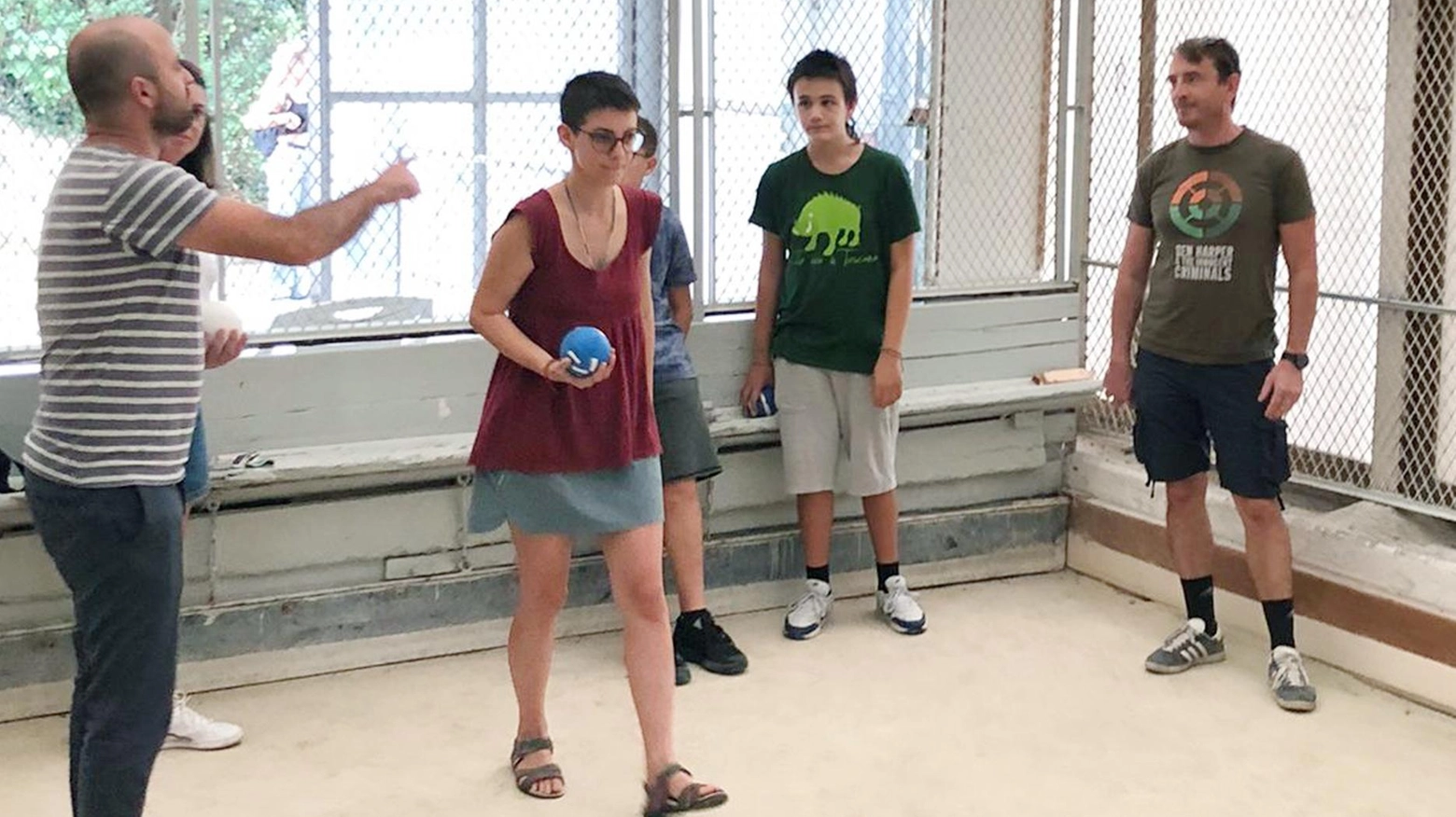 Sfratto della Bocciofila. Anziani, giovani e famiglie protestano contro la chiusura Sfratto della Bocciofila. Anziani, giovani e famiglie protestano contro la chiusura