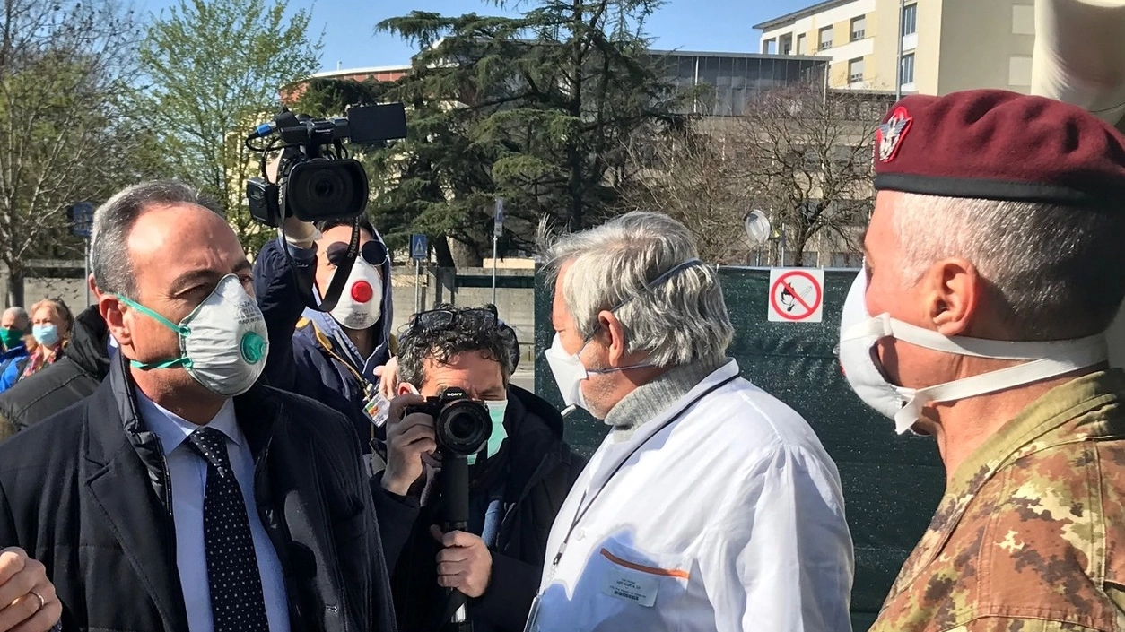 L’assessore regionale Giulio Gallera al suo arrivo alla struttura a Crema