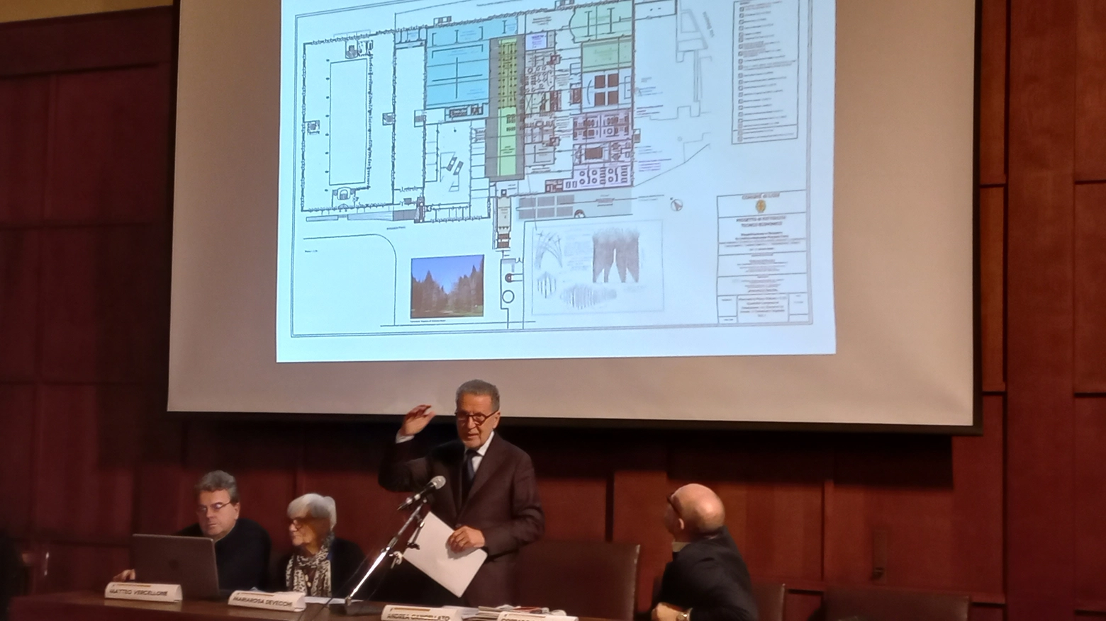 Andrea Cancellato illustra il progetto dell'ex Linificio