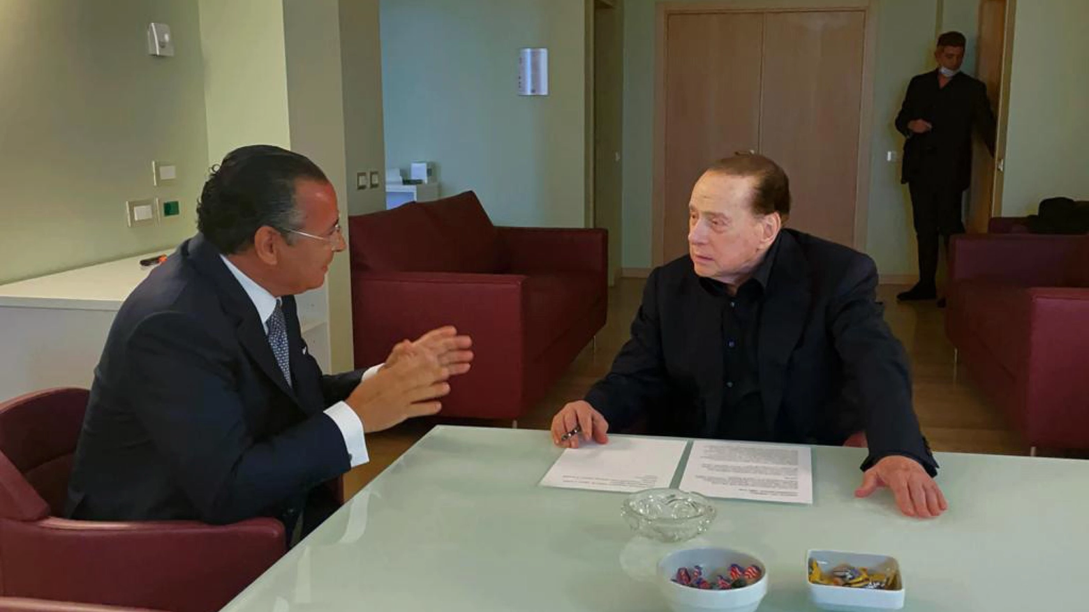 Silvio Berlusconi con il vicepresidente del gruppo San Donato, Kamel Ghribi