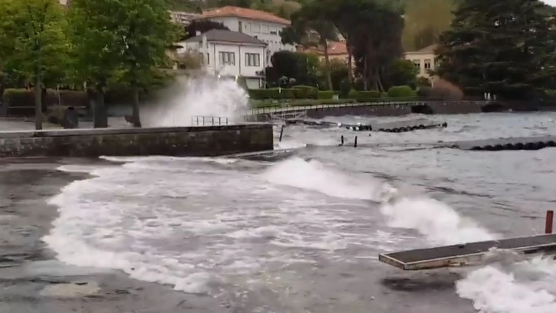 Maltempo sul lago di Como (Frame video Facebook)