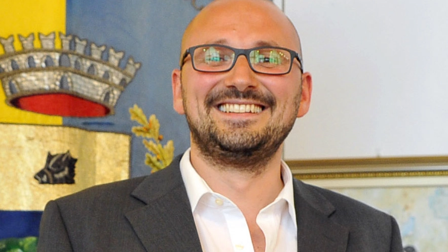Il sindaco di Cesano Boscone Simone Negri