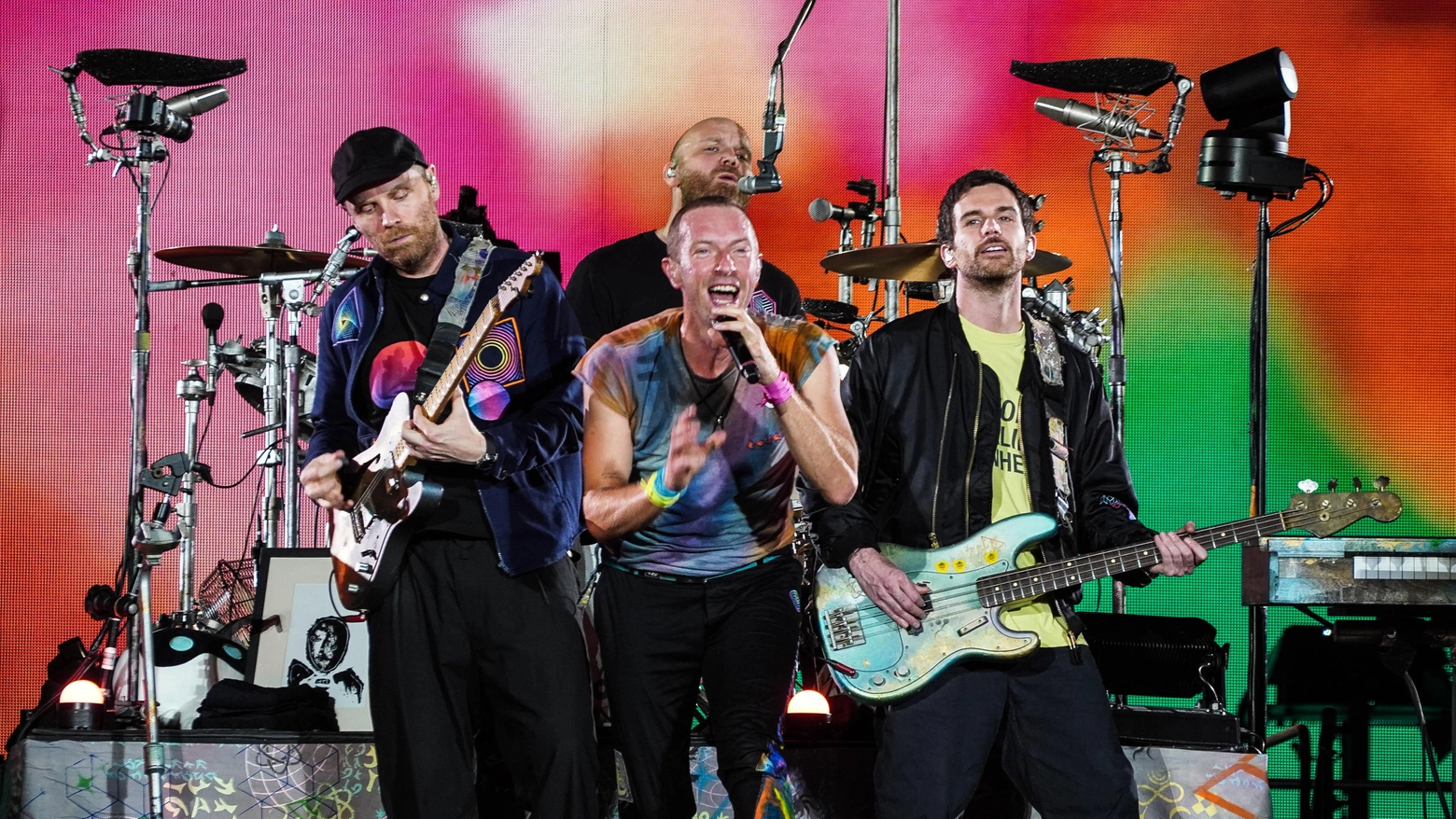 I Coldplay durante il loro concerto a Napoli per il Music Of The Spheres World Tour 2023