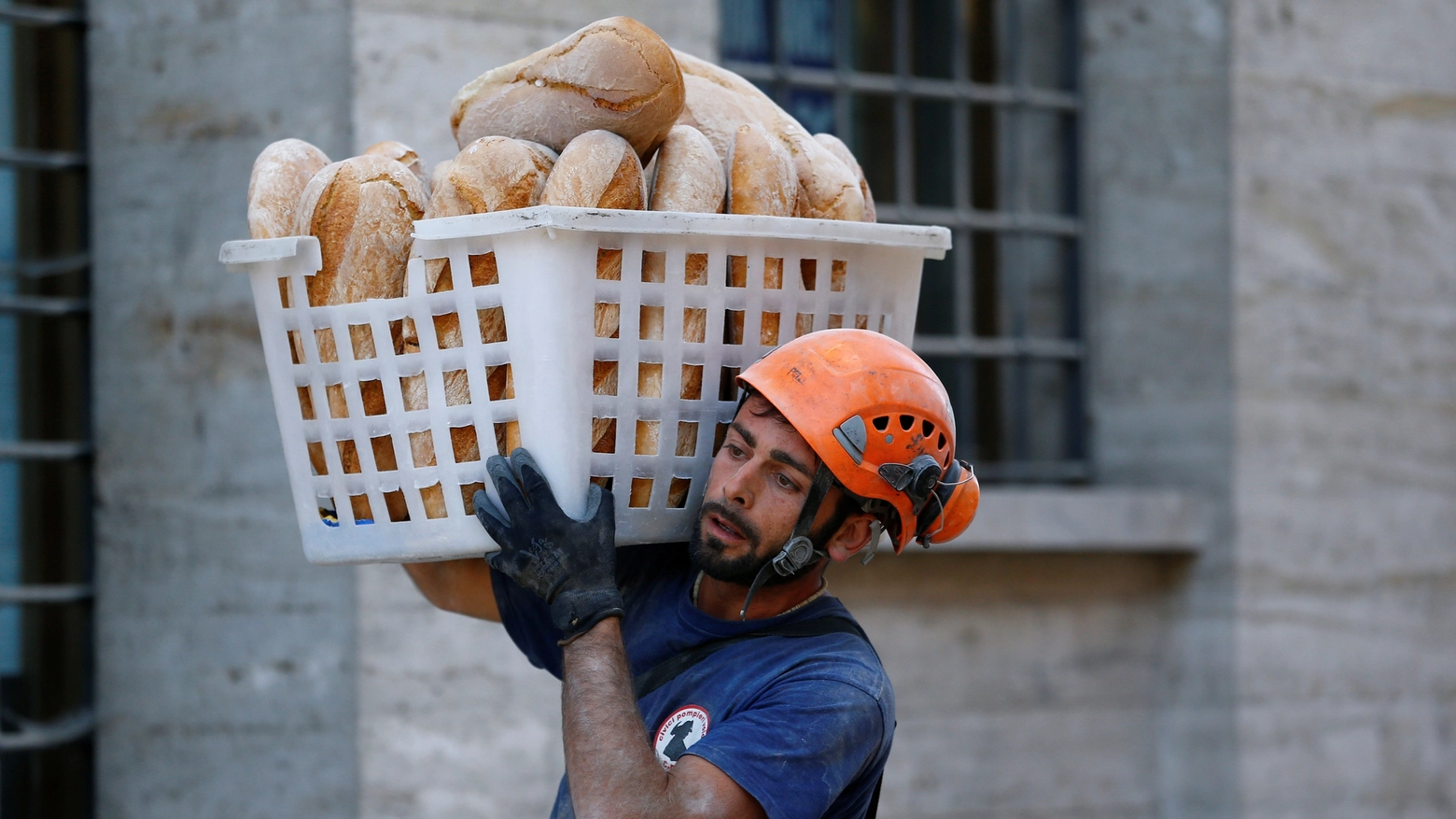 Il pane consegnato agli sfollati del terremoto nel centro Italia