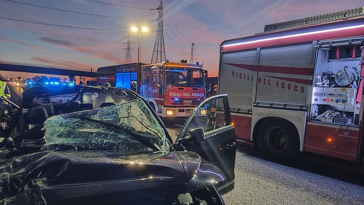L'incidente sull'A4 a Bernate Ticino (Foto vigili del fuoco)