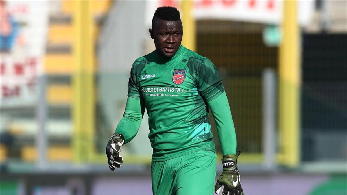 Lys Gomis, nato a Cuneo da genitori senegalesi Lys Gomis, nato a Cuneo da genitori senegalesi