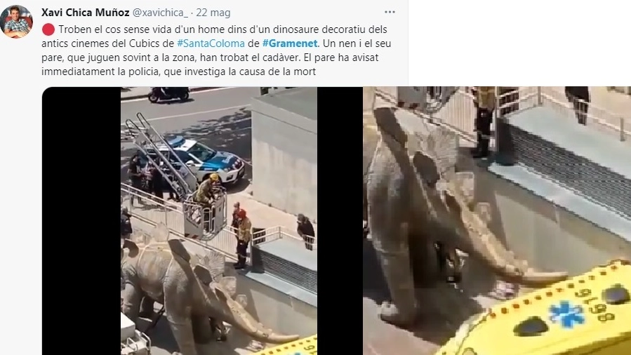 La polizia recupera cadavere dentro la statua di dinosauro (foto Twitter)