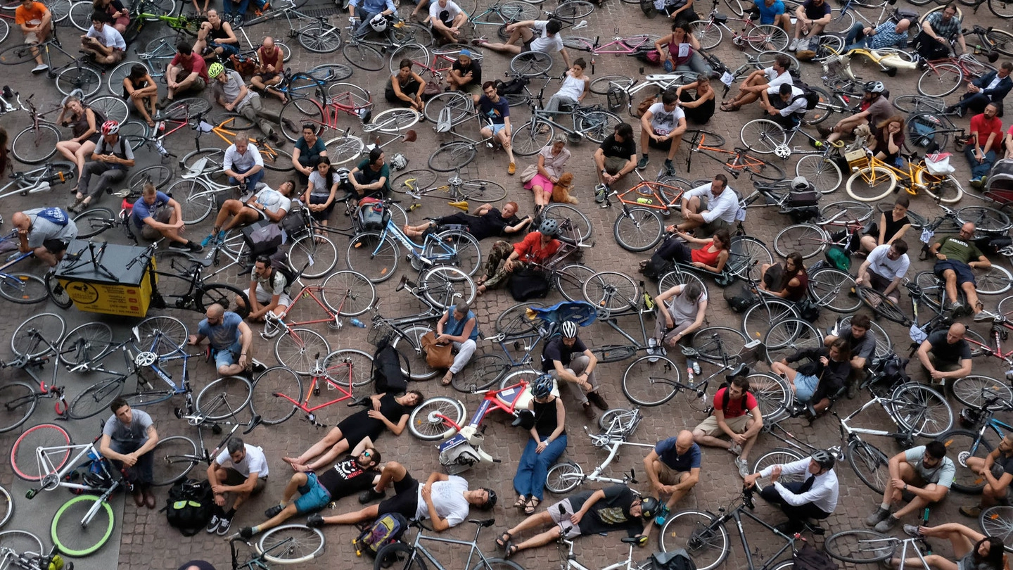 Protesta dei ciclisti in piazza Scala prima dell'emergenza Covid Protesta dei ciclisti in piazza Scala prima dell'emergenza Covid