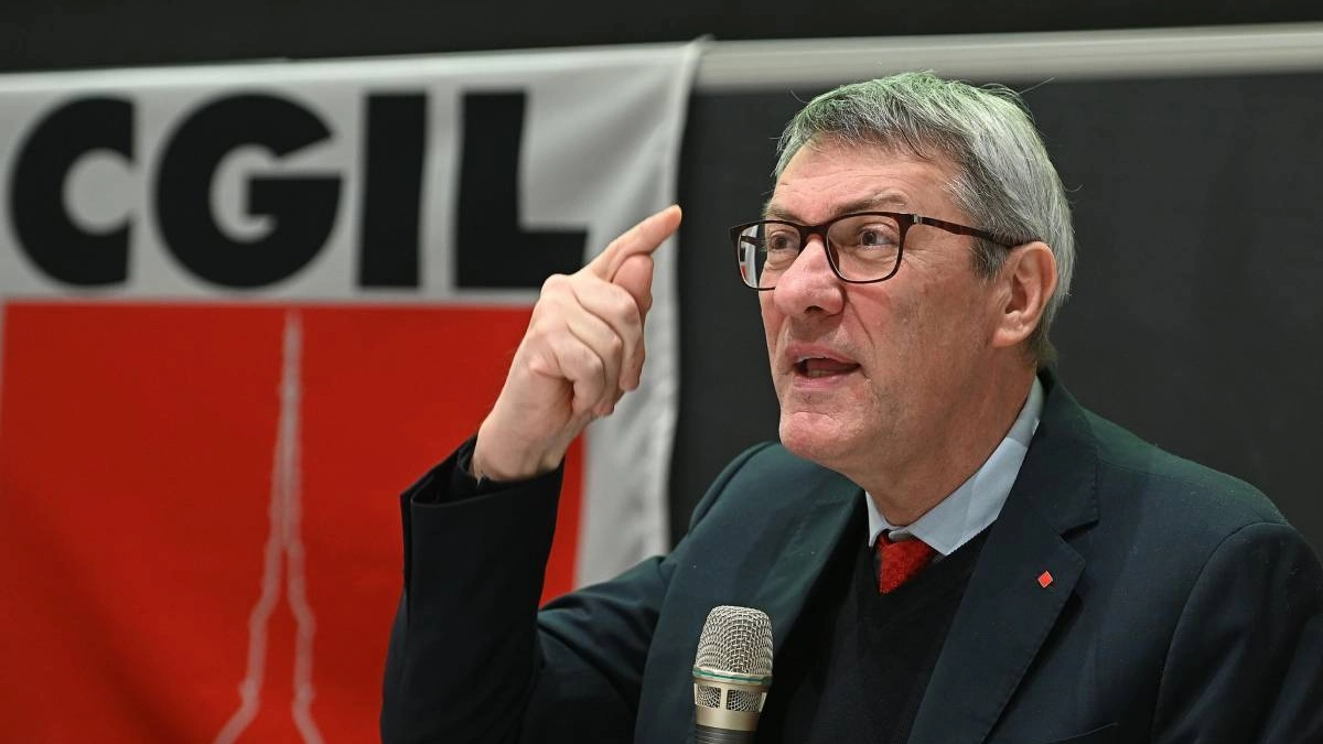 Maurizio Landini, segretario generale della Cgil Maurizio Landini, segretario generale della Cgil
