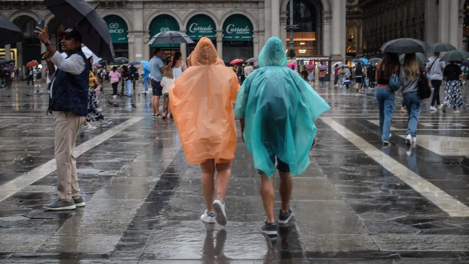 Continua l'ondata di maltempo su Milano e sulla Lombardia Continua l'ondata di maltempo su Milano e sulla Lombardia