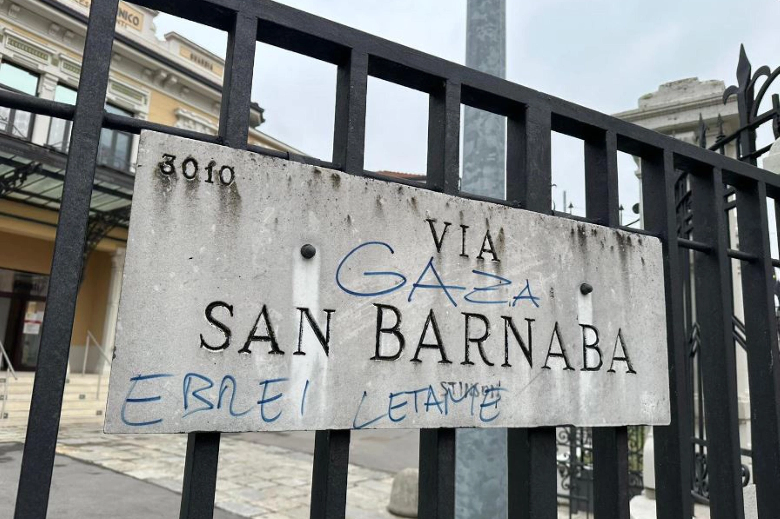 A Milano scritta antisemita vicino alla sinagoga