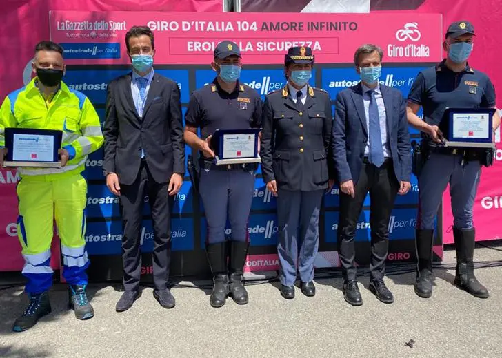 Giro d’Italia, sul podio gli “eroi della sicurezza”