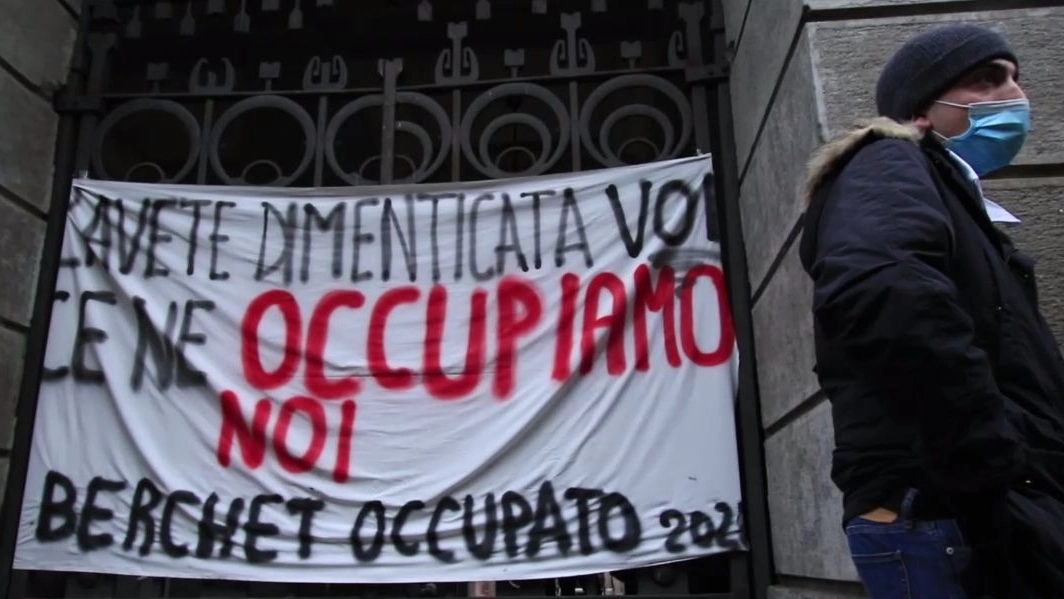 Milano, studenti in protesta: occupato il liceo Berchet
