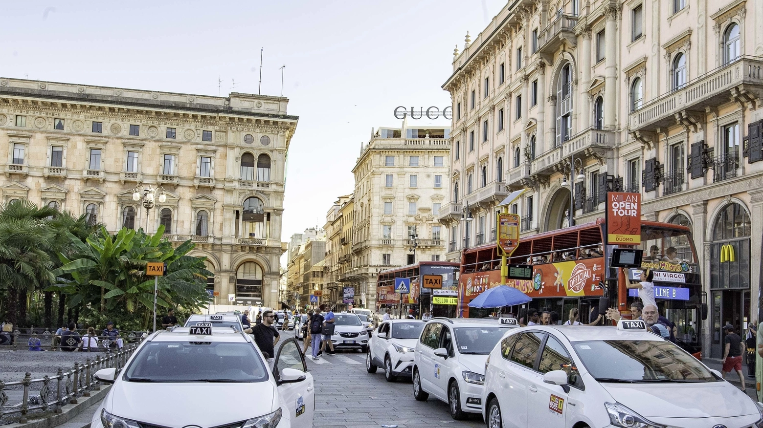Auto bianche, faro dell’Antitrust Chiesti tutti i dati ai radiotaxi "Pesanti disservizi per gli utenti" Auto bianche, faro dell’Antitrust Chiesti tutti i dati ai radiotaxi "Pesanti disservizi per gli utenti"