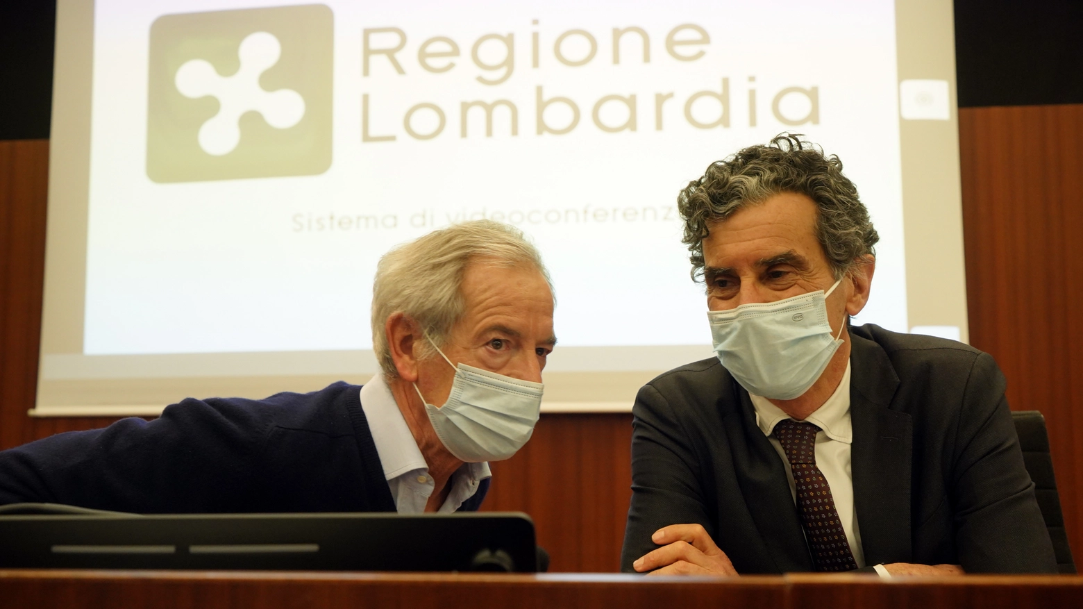 Guido Bertolaso in conferenza stampa con Giovanni Pavesi, direttore Welfare 