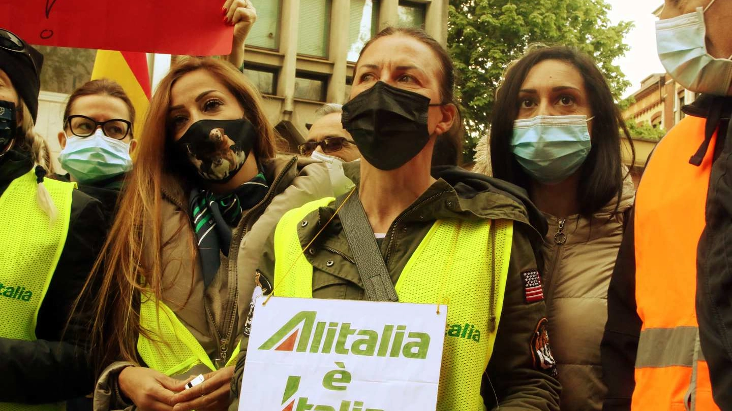 Una protesta dei lavoratori ex Alitalia