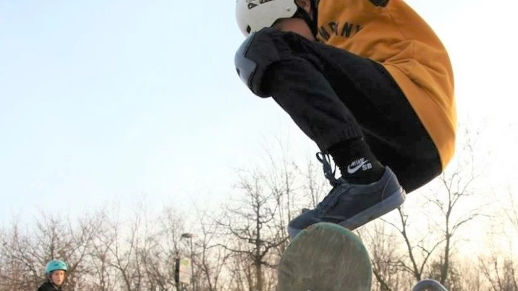 Polemiche a Morbegno per l’utilizzo della pista di pattinaggio con gli skateboard