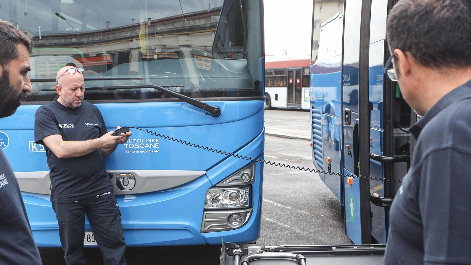 Aggressione sul pullman  Autista chiede il biglietto:  picchiato dal “branco“