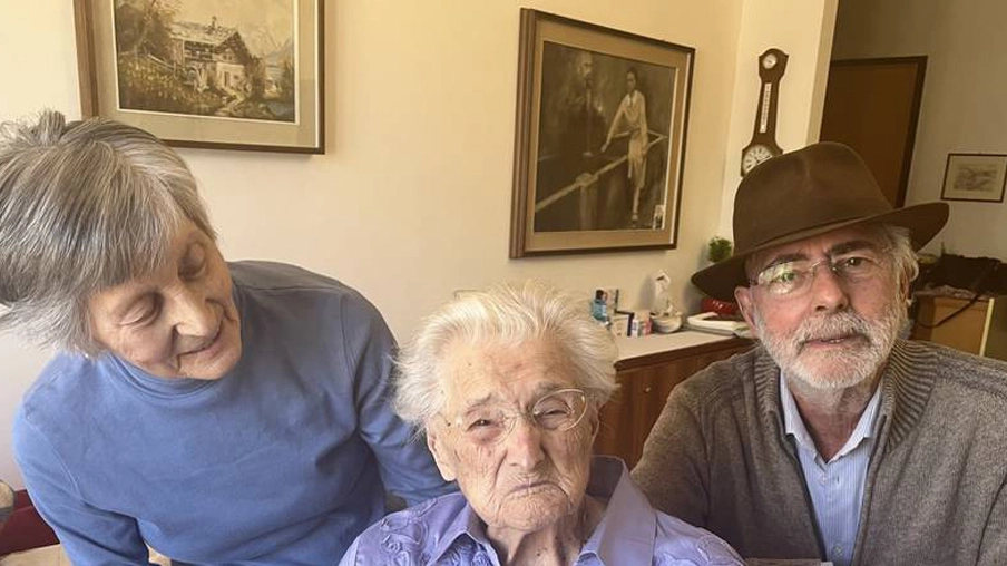 Nonna Angela Tiraboschi il giorno dei festeggiamenti del suo 112° compleanno