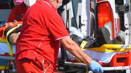 Infortunio sul lavoro. Operaio ferito alla mano Infortunio sul lavoro. Operaio ferito alla mano