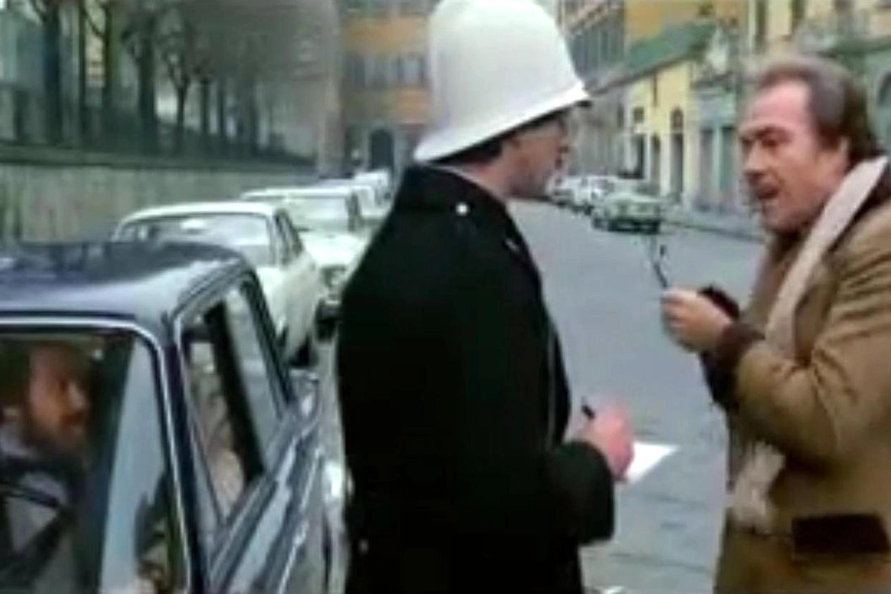 Ugo Tognazzi nella scena della 'supercazzola al viglie' di 'Amici miei' (Ansa)