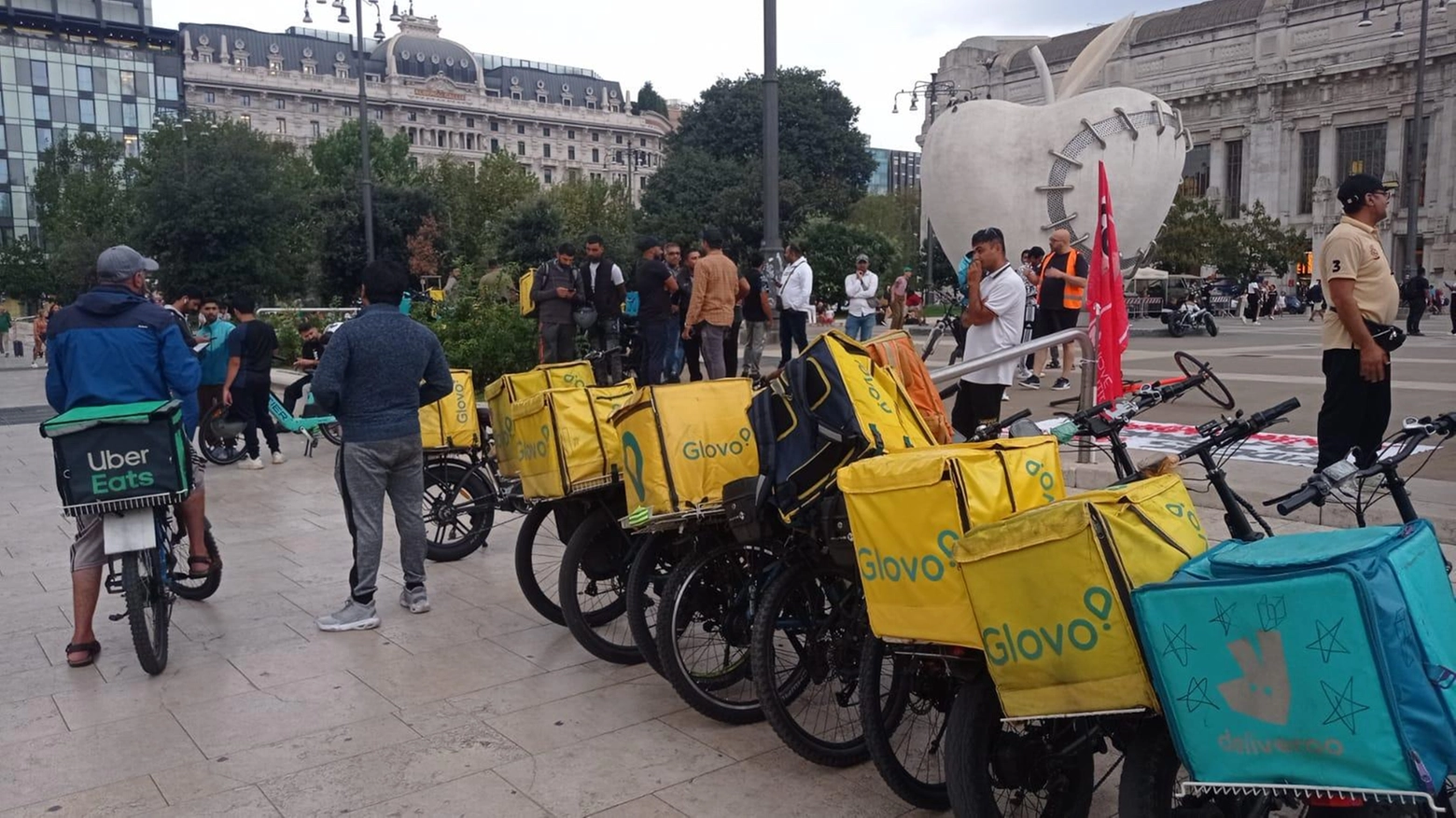 Rider, riesplode la rabbia: "Blocchiamo le consegne"