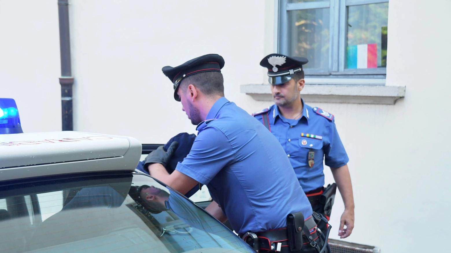 I carabinieri stavano eseguendo una perquisizione a Corteolona I carabinieri stavano eseguendo una perquisizione a Corteolona