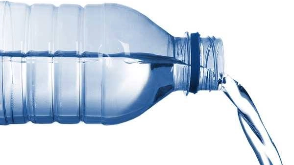 Bottiglia di plastica in una foto di archivio