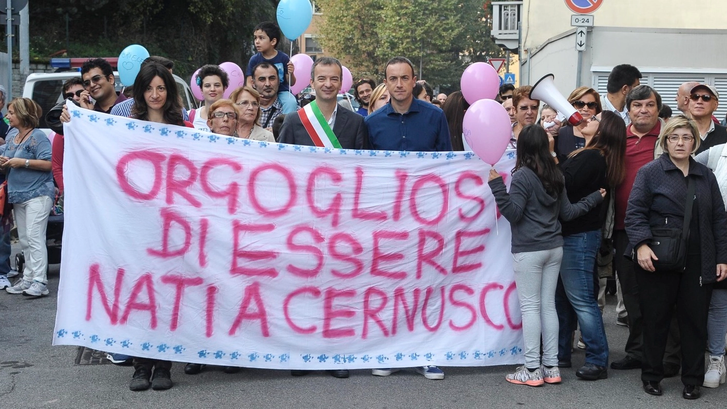  Il sindaco Eugenio Comincini in fascia tricolore partecipa al corteo (Spf)