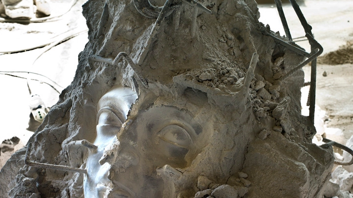 Il volto della statua della Madonnina appare dal suo calco