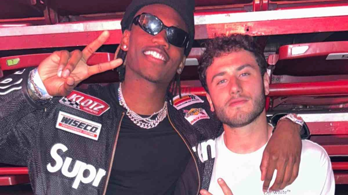 I milanisti Leao e Calabria al concerto di Lazza: maglia in regalo al rapper