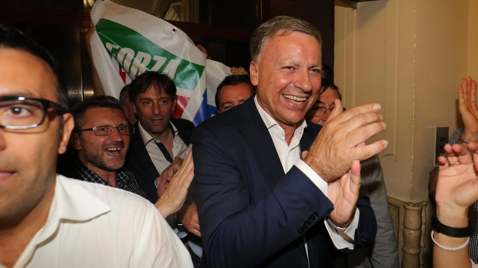 Dario Allevi festeggia la vittoria: è il nuovo sindaco di Monza (Radaelli)