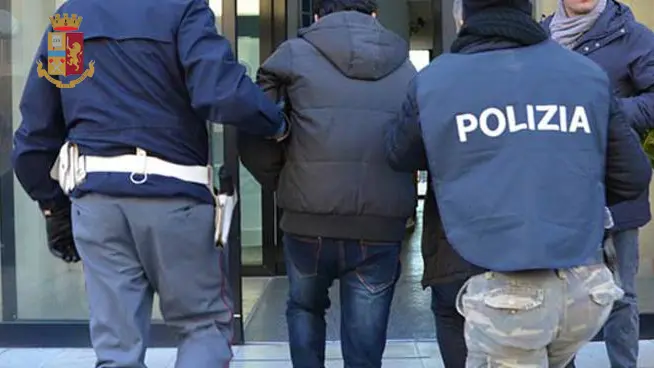 Il borseggiatore è stato arrestato dai poliziotti (foto di archivio)