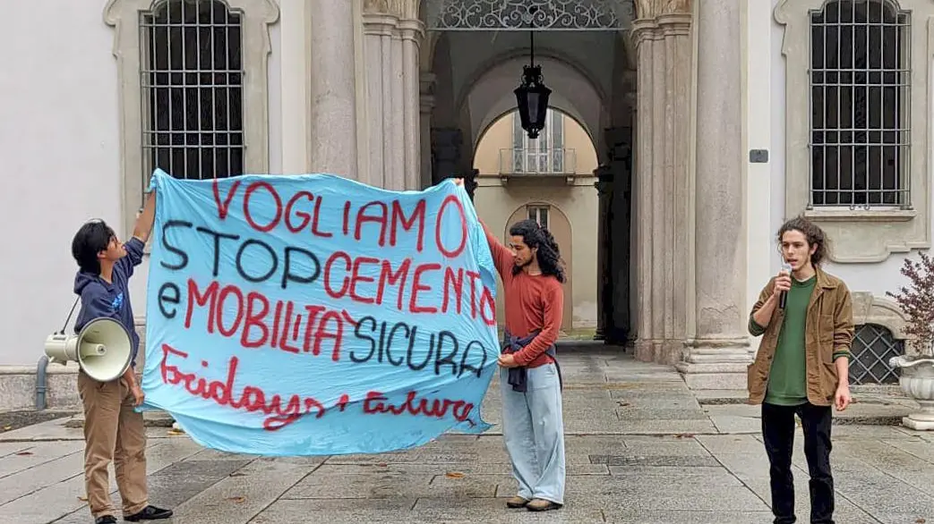I ragazzi di Fridays for future "In tutta la città limite a 30 all’ora" I ragazzi di Fridays for future "In tutta la città limite a 30 all’ora"