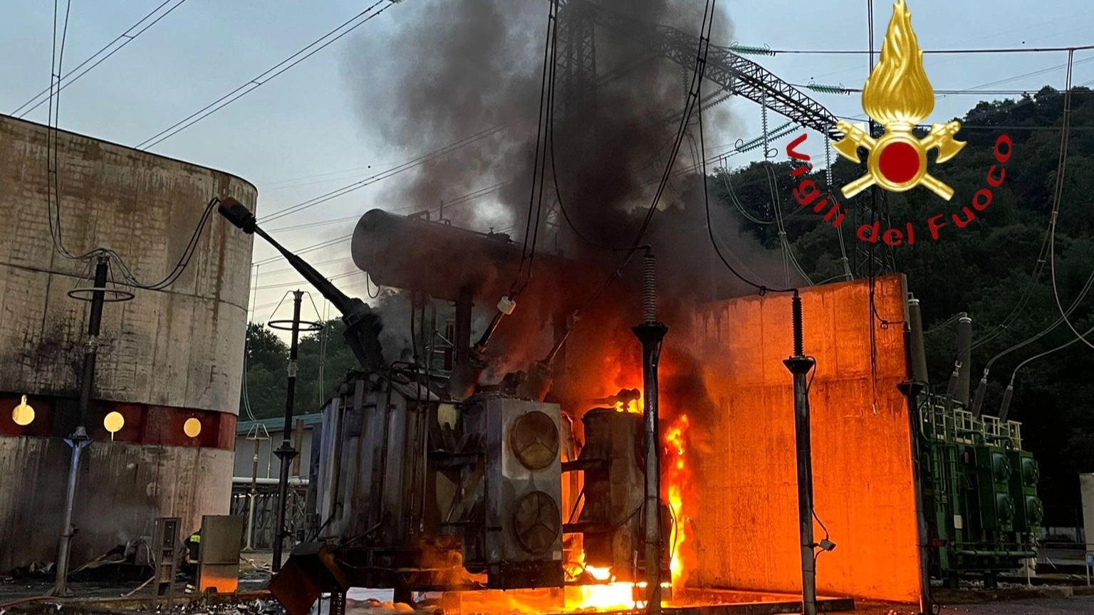 Incendio alla centrale di alta tensione